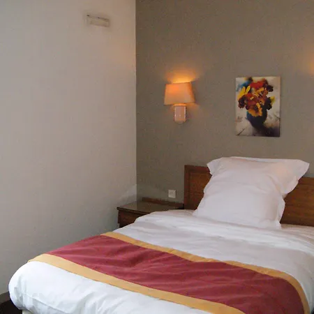 1er Consul Hotel 2*