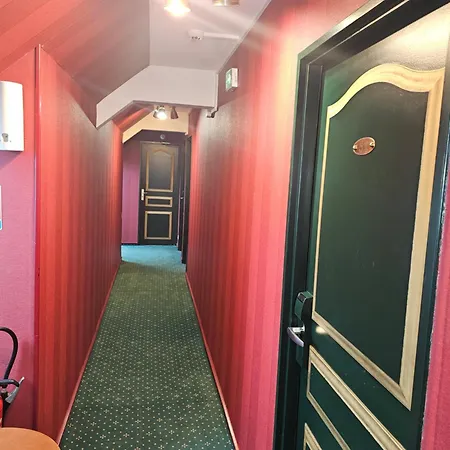 1er Consul Hotel 2*