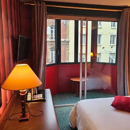1er Consul Hotel 2*