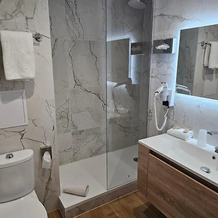 1er Consul Hotel Ruan