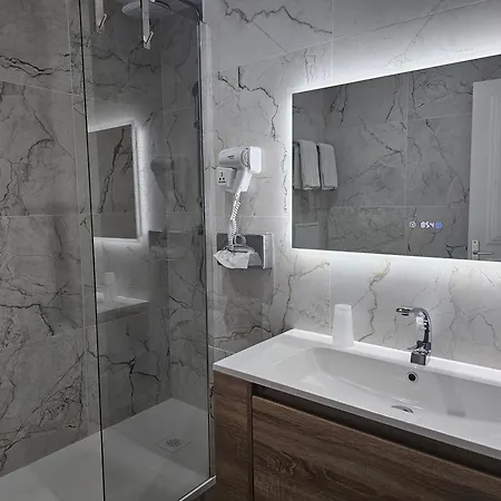 1er Consul Hotel Ruan